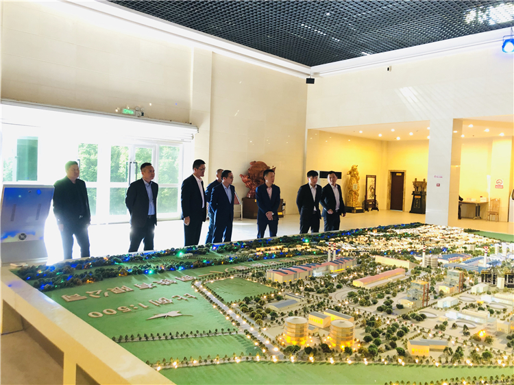 黑料不打烊
与新疆八钢国贸达成战略合作，共享新机携手并进中亚五国市场